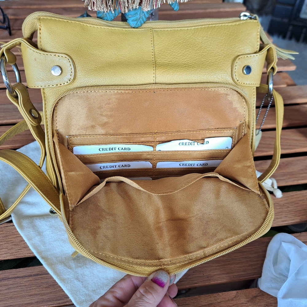 Marco Avane Shoulder Bag. Tan Yellow Leather. - Picture 5 of 15